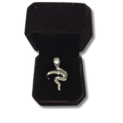 Anillo de marquesita víbora con cristal en cabeza