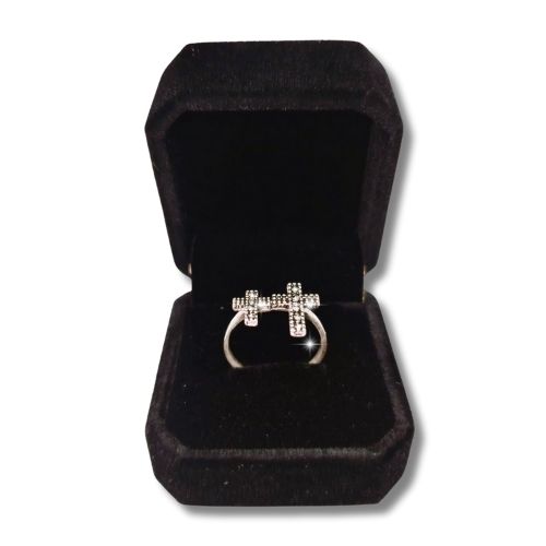 Anillo de marquesita con cruces