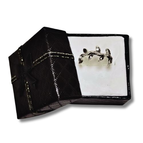 Anillo de marquesita de hojas