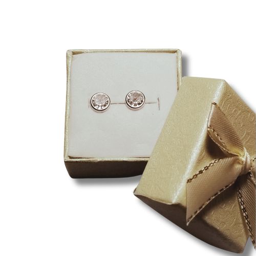 Arete broquel de plata biselado con circonia