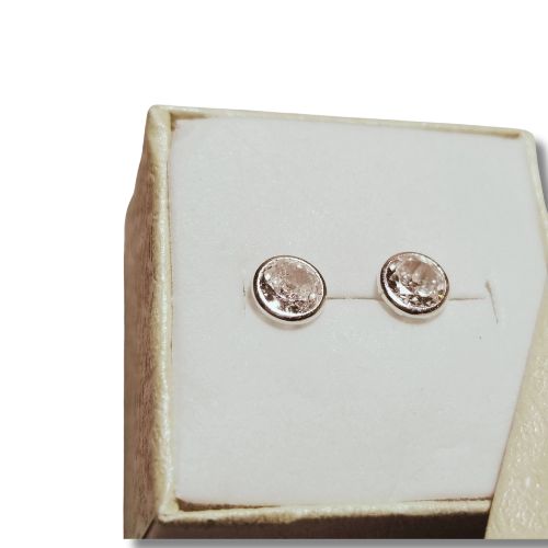 Arete broquel de plata biselado con circonia