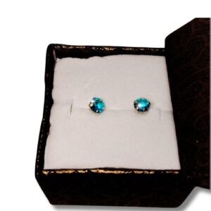 Arete broquel de plata con circonia circular azul