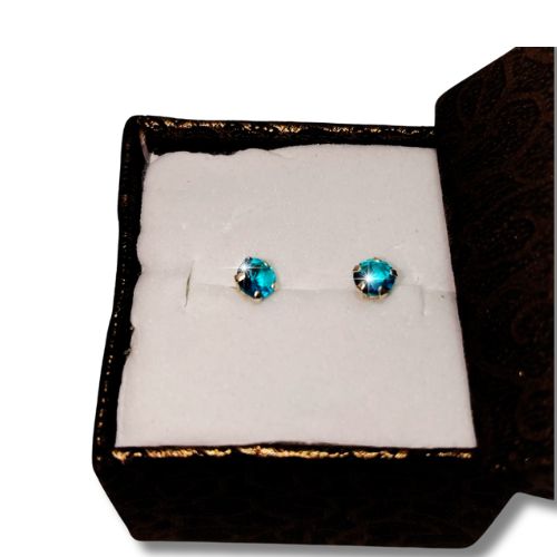 Arete broquel de plata con circonia circular azul