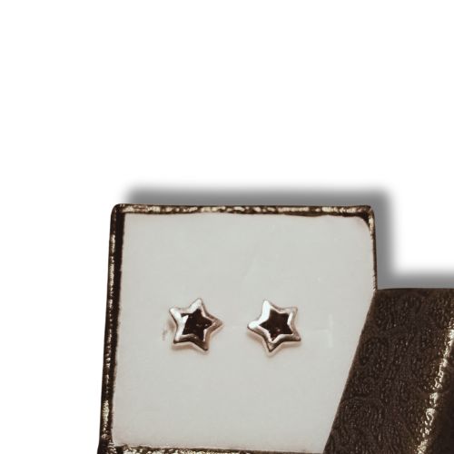 Arete de plata broquel biselado con estrella de circonia negra