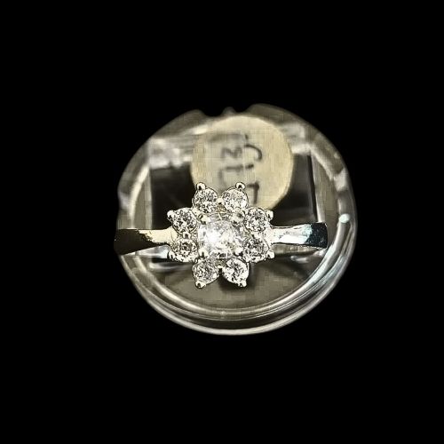 Anillo flor con circonias blancas