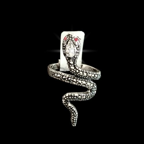 Anillo de serpiente en marquesita con circonia en la cabeza