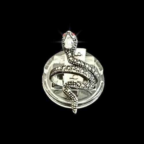 Anillo de serpiente en marquesita con circonia en la cabeza