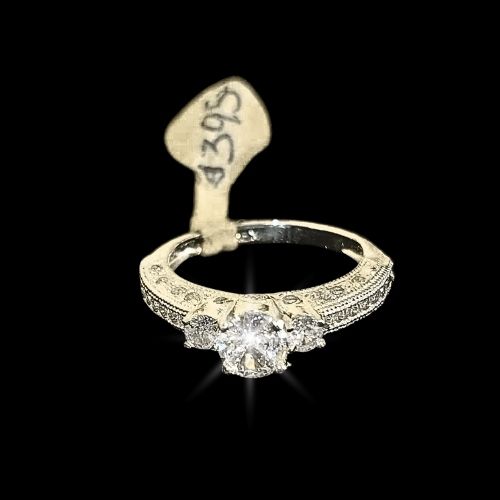 Anillo de compromiso con circonias #7