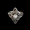 Anillo nudo de bruja en plata negra con circonia en el centro #6