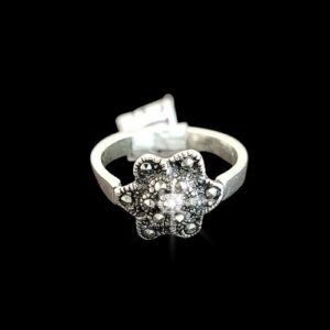 Anillo flor en marquesita