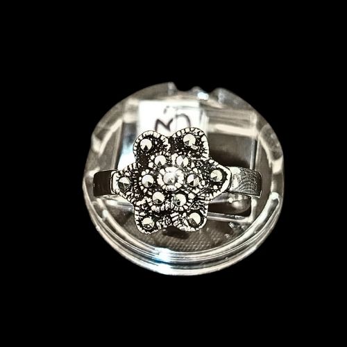 Anillo flor en marquesita