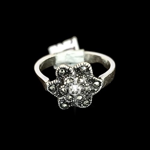 Anillo flor en marquesita