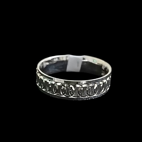 Anillo argolla con acabado de círculos