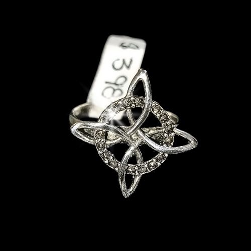 Anillo nudo de bruja en marquesita