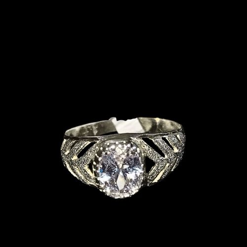 Anillo  circonia ovalada con acabado diamantado #10