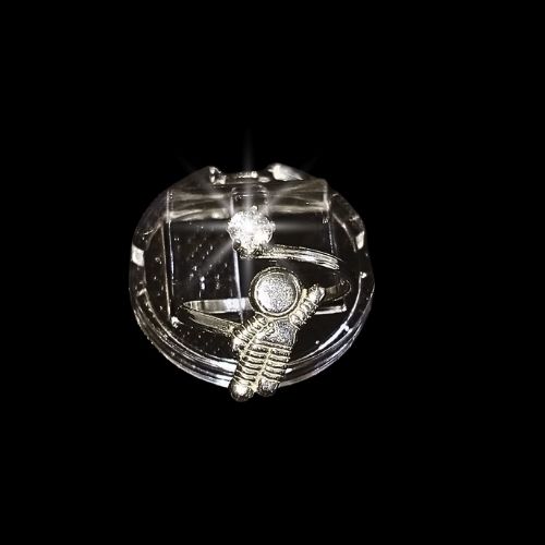 Anillo astronauta con circonia ajustable
