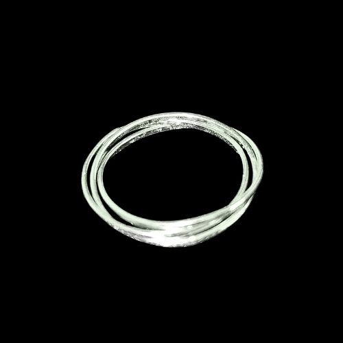 Anillo triple entrelazado liso