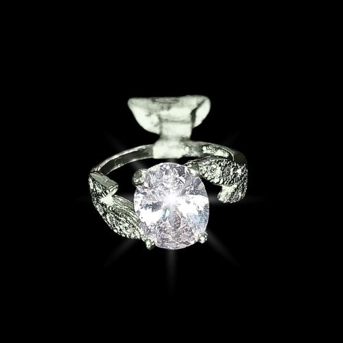 255 Anillo de compromiso con detalle en forma de hojas y microcirconias