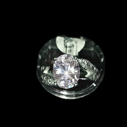 256 Anillo de compromiso con detalle en forma de hojas y microcirconias