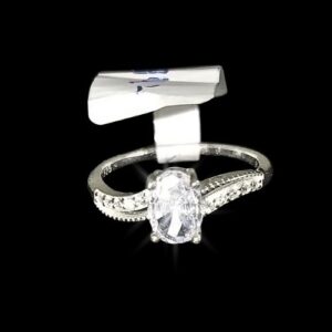 264 Anillo de compromiso ovalado con microcirconias