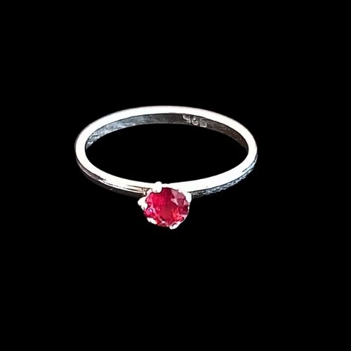 Anillo solitario color rojo