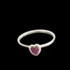 Anillo de corazón con circonia biselado morado