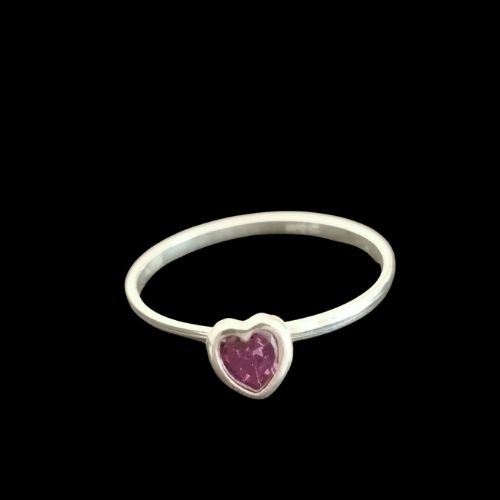 Anillo de corazón con circonia biselado morado