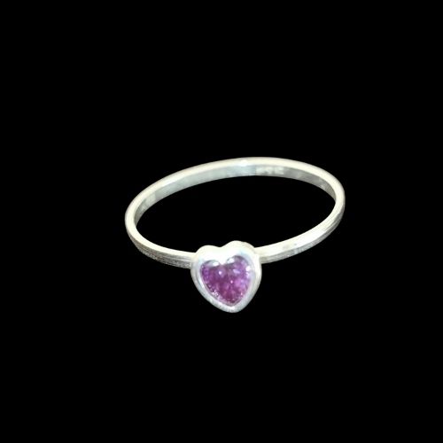 Anillo de corazón con circonia biselado morado
