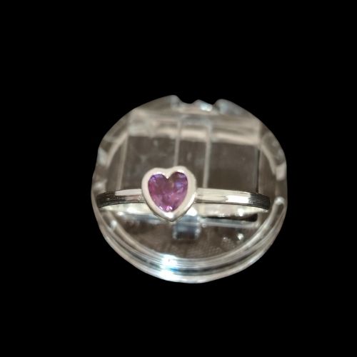 Anillo de corazón con circonia biselado morado