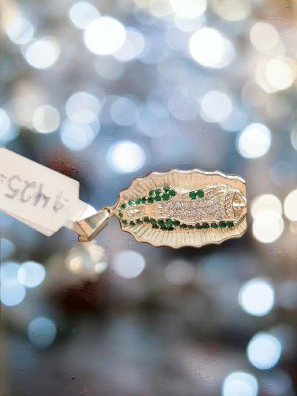 Dije de la virgencita con circonias